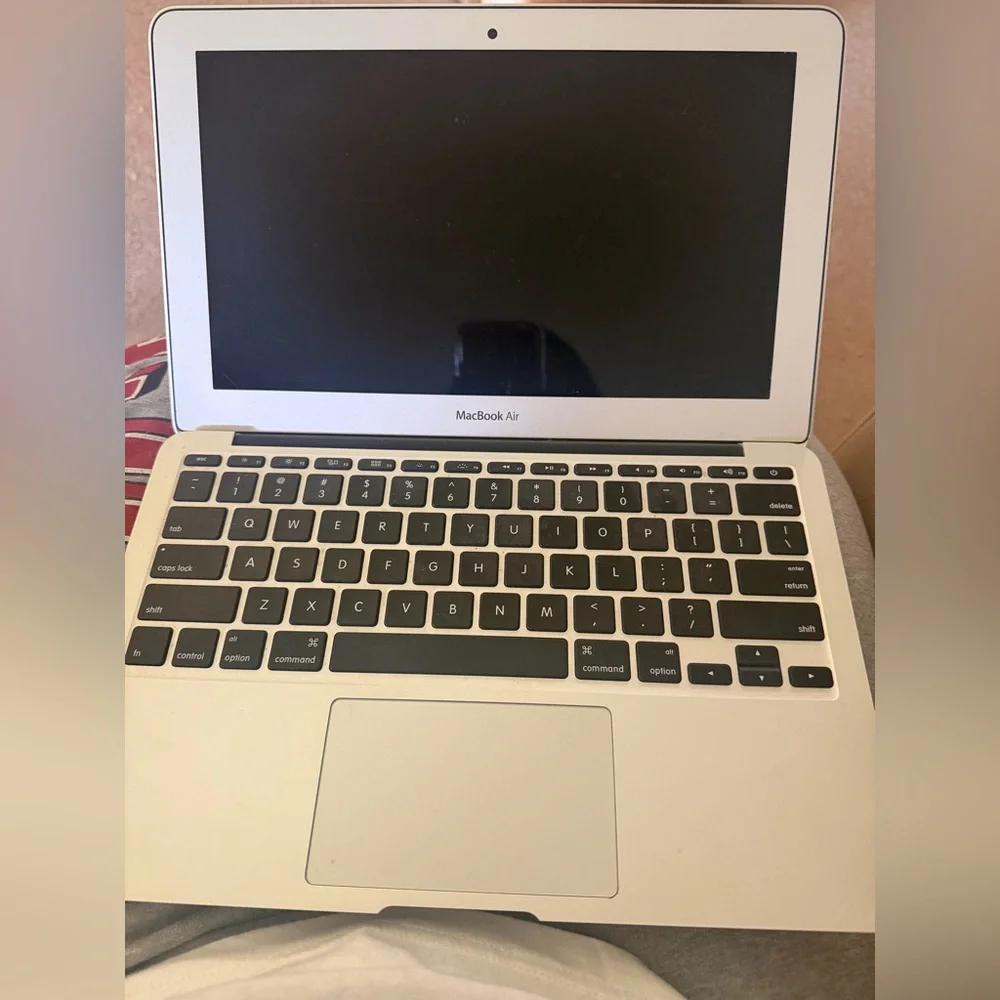 Apple MacBook in Sleek Silver